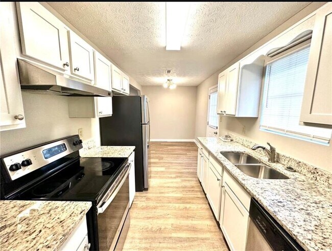 Foto del edificio - 9161 Fairway Ct