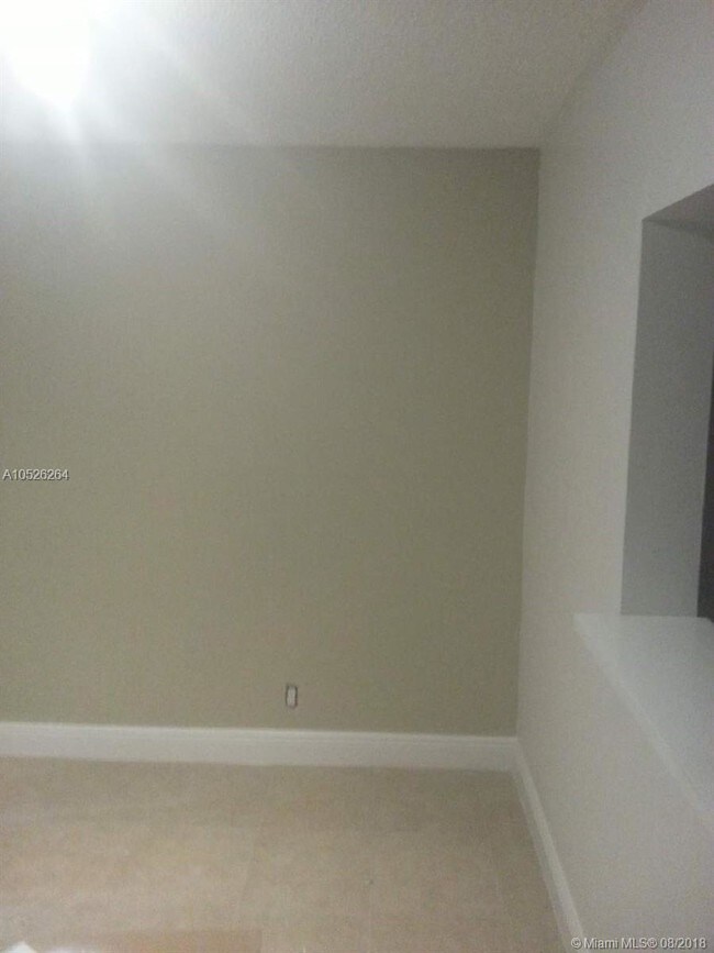 Foto del edificio - 2830 Somerset Dr