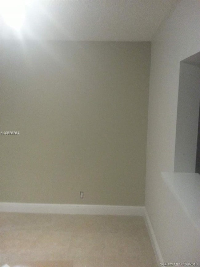 Building Photo - 2830 Somerset Dr