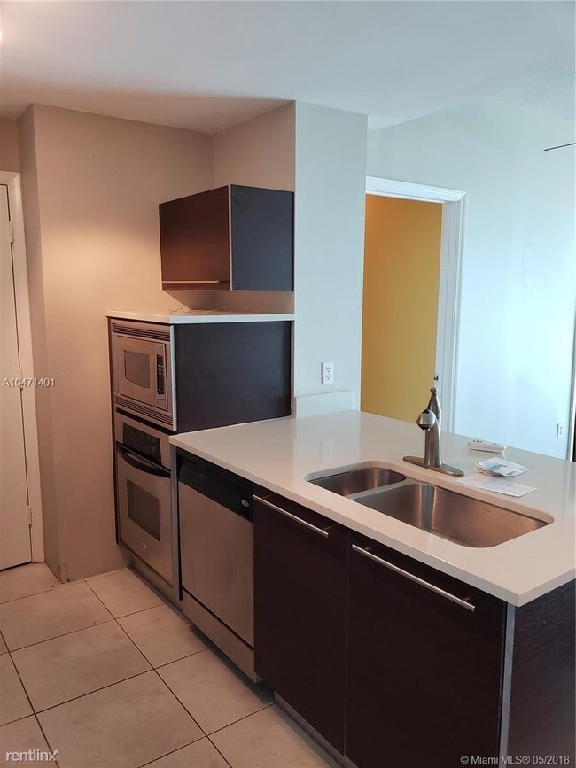 Foto del edificio - 1 br, 1 bath  - 1900 N Bayshore Dr Apt 1926
