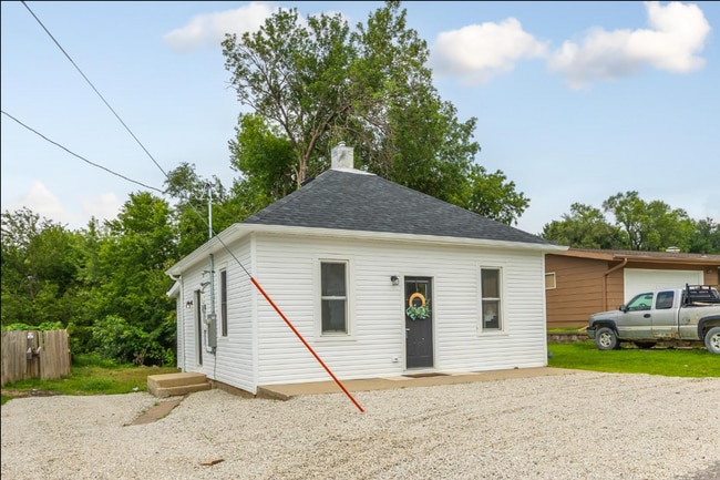 Building Photo - 2 Bed 1 Bath