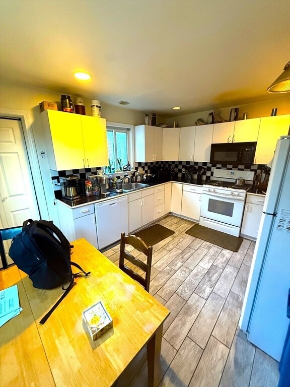 Foto del edificio - 3 Paige Ave