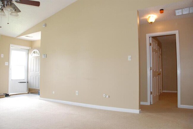 Building Photo - 1113 Tall Oak Dr