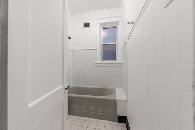 Foto del edificio - 1353 W Catalpa Ave