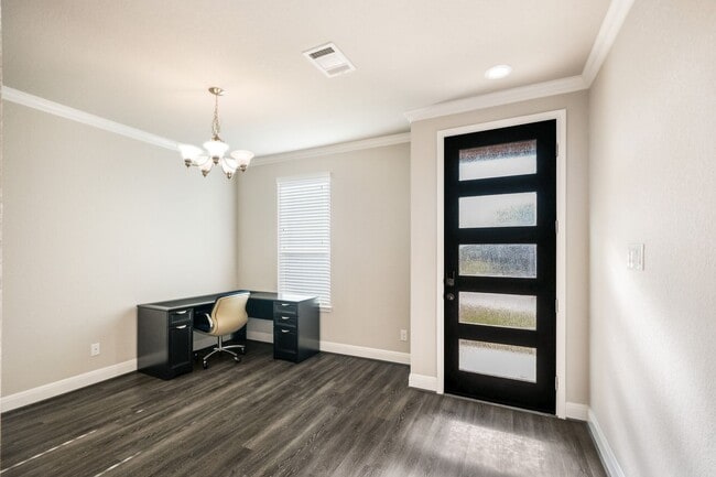 Building Photo - Spacious Gated Home Near La Cantera with Media Room