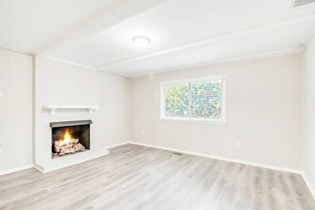 Building Photo - 1313 Clermont Rd