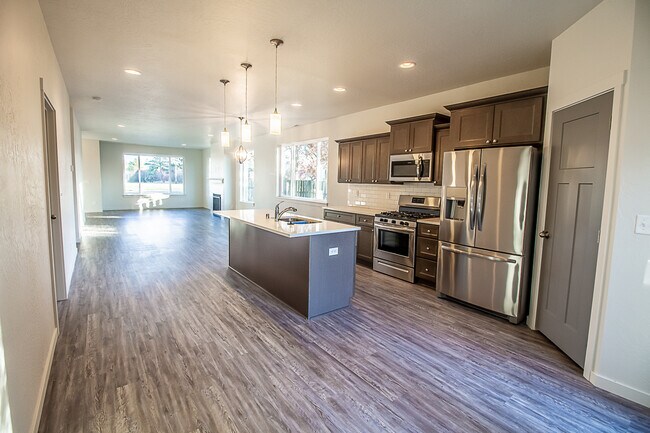 Foto del edificio - 18112 E Riverway Ave