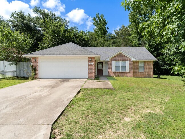 Foto del edificio - Freshly Updated 3 Bed, 2 Bath Home in Fort...