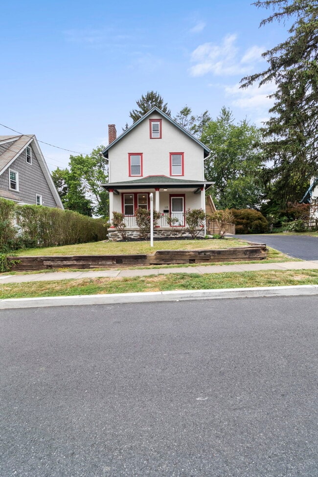 Building Photo - 10 E Marthart Ave