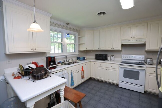Building Photo - 3900 Turner Woods Rd