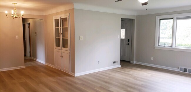 Building Photo - 9628 Delray Dr