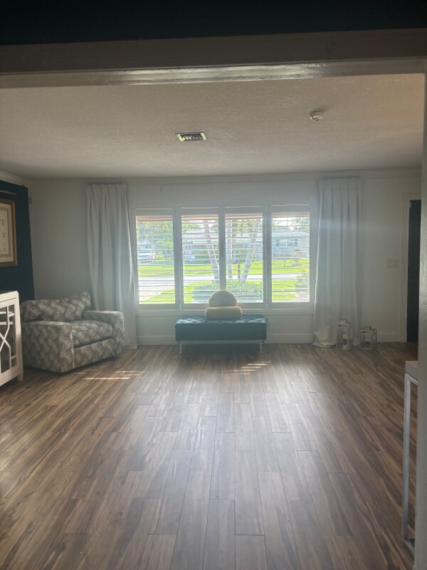 Foto del edificio - 2412 Edgewater Dr
