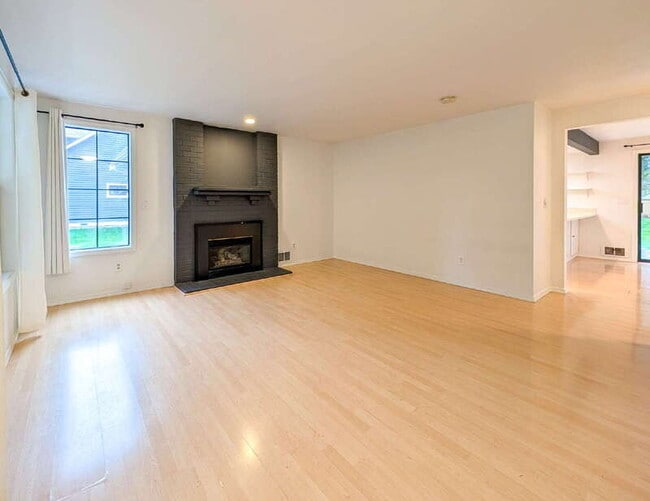 Building Photo - 115 E Jonathan Rd