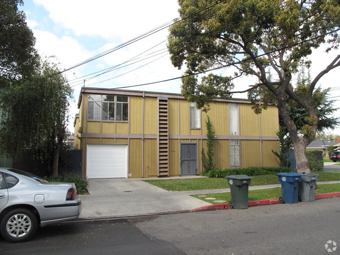 Building Photo - 15101 S Berendo Ave
