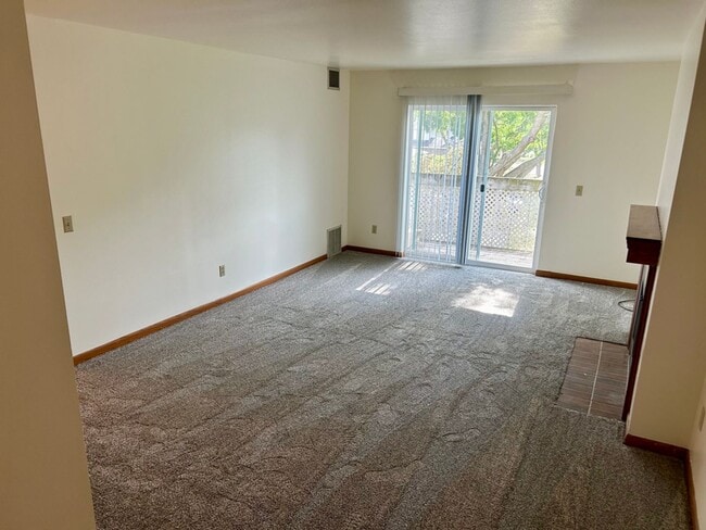 Building Photo - Westbriar Apartments