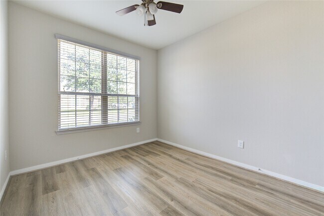 Foto del edificio - 5419 Silver Ledge Dr