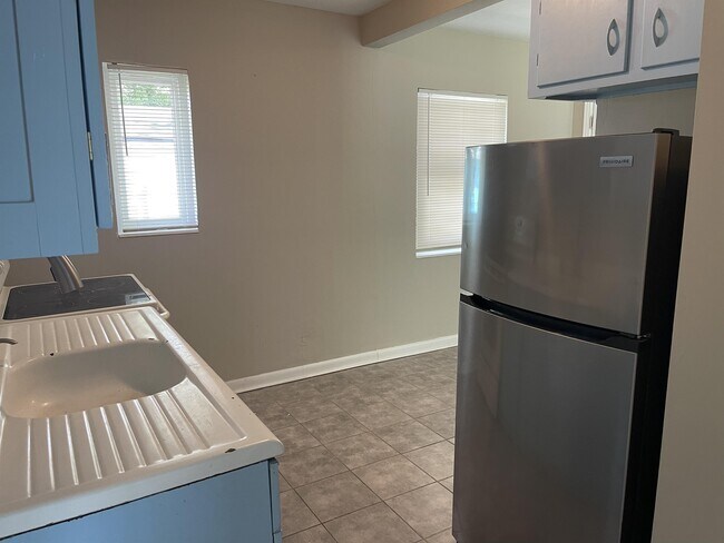 Building Photo - 149 W 43rd St