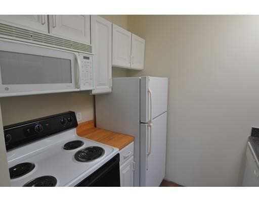Building Photo - 54 St Germain St