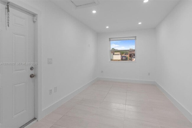 Building Photo - 1481 SW 49th Ave