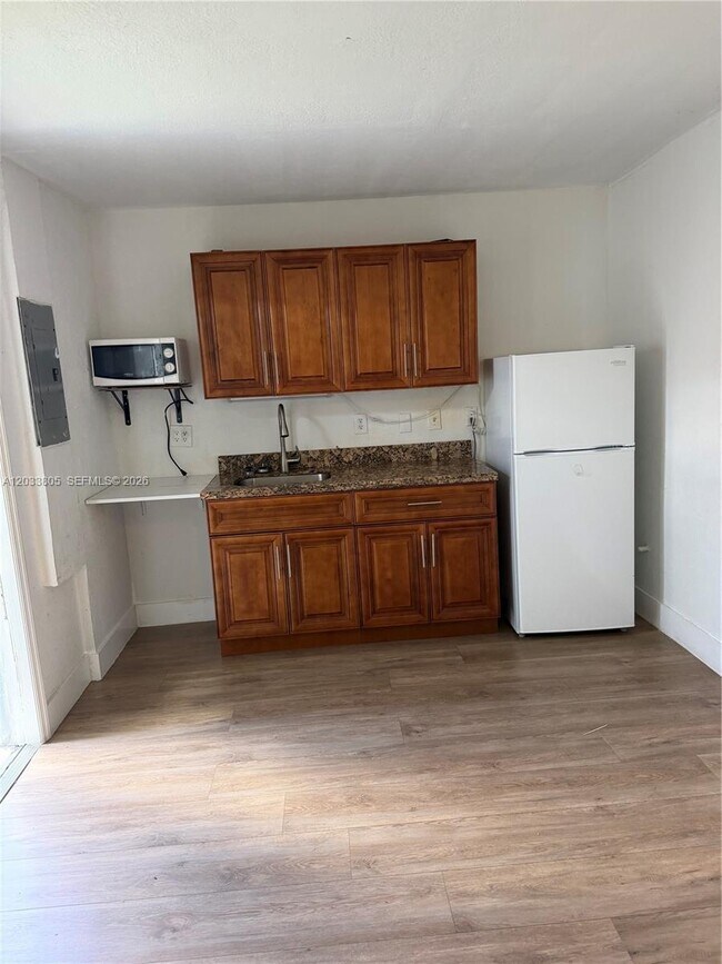Foto del edificio - 4851 NW 192nd St