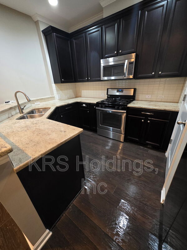 Building Photo - 540 Libson St