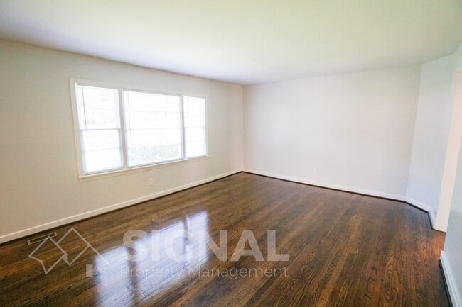 Building Photo - 1209 Lynn Acres Dr