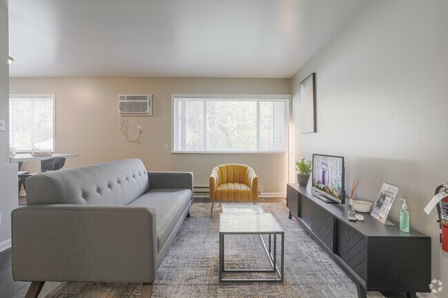 1 habitación, 1 baño, 700 pies cuadrados, sala de estar - Village Square Apartments