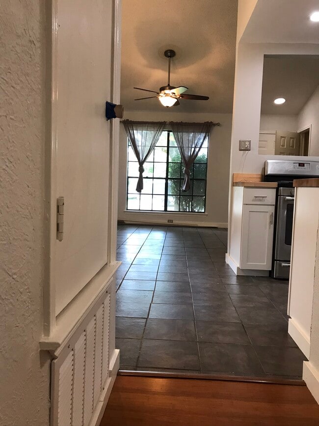 Building Photo - 8757 Birmingham Dr