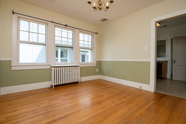 Building Photo - 931 N Edgewood St