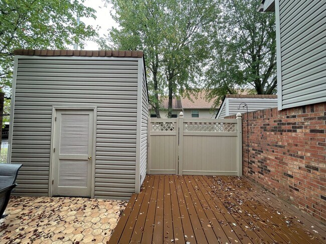 Foto del edificio - 338 Oxford Dr