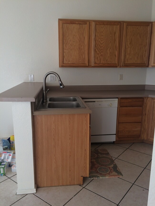 Foto del edificio - 3 bedroom 2 bath Townhouse with loft in Ch...