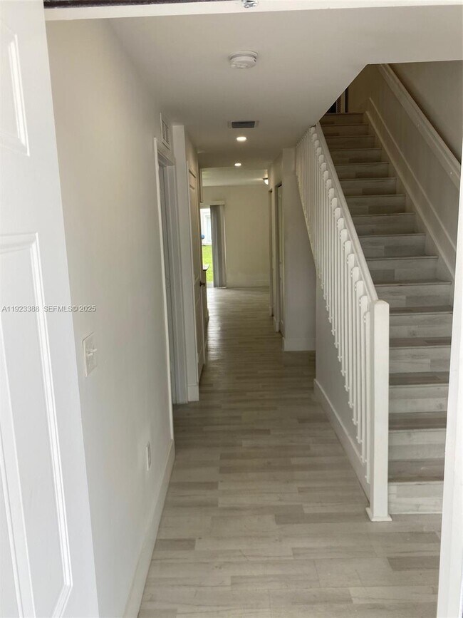 Foto del edificio - 2755 NW 191st Terrace