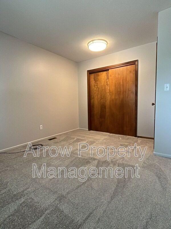 Building Photo - 1925 Manor Ct