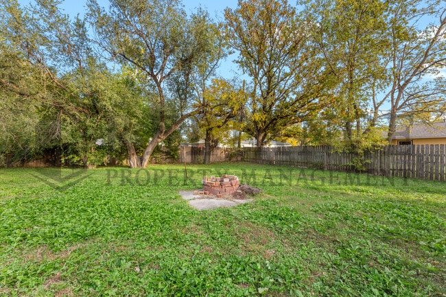 Foto del edificio - 612 N Custer St