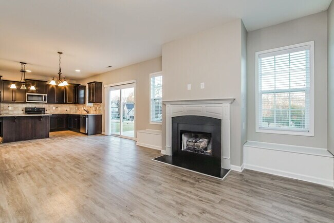 Foto del edificio - 105 Sloan Dr