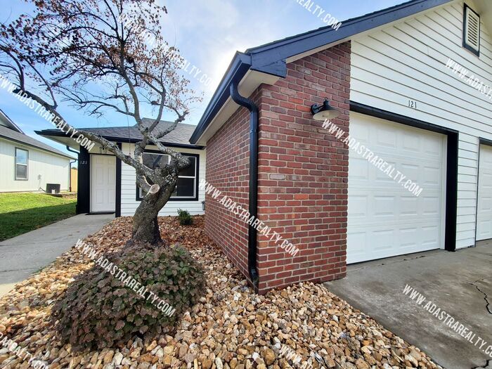 Primary Photo - Gorgeous Remodeled Duplex in Baldwin City-...