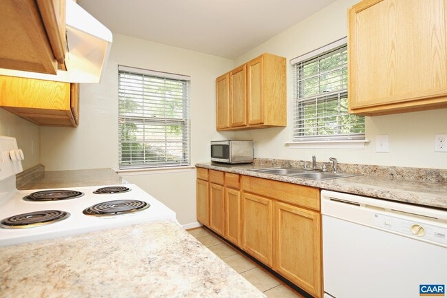 Building Photo - 2539 Woodland Dr