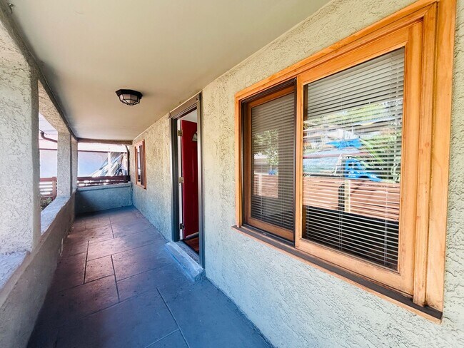 Foto del edificio - 1400SilverLakeBlvd