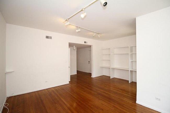 Building Photo - 3450 N Elaine Pl
