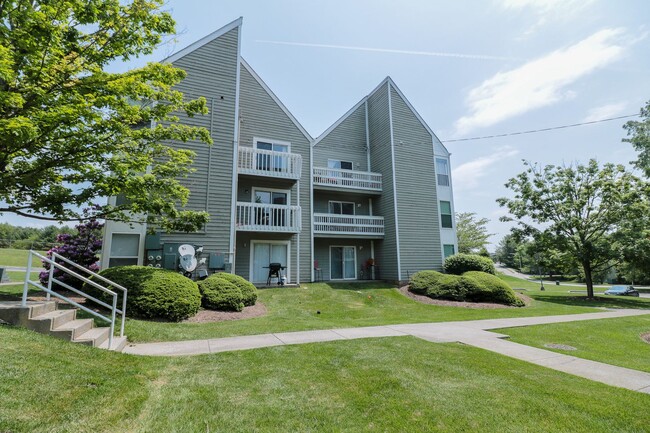 Building Photo - 1440 Seneca Dr