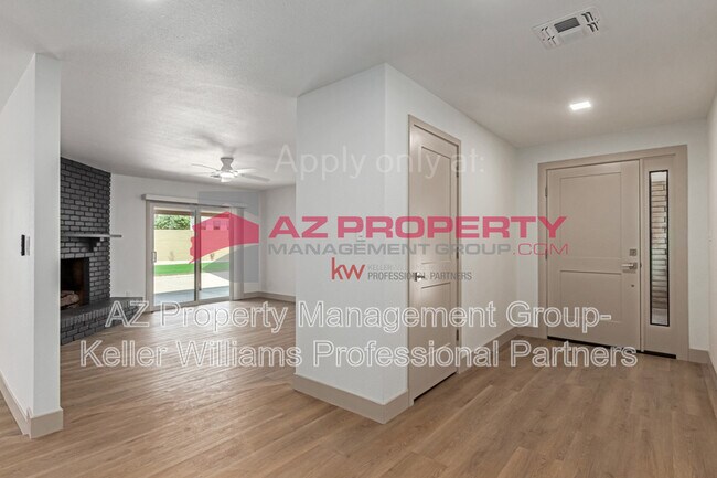 Foto del edificio - 7660 W Palmaire Ave