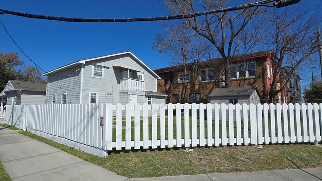 Building Photo - 421 Sidney St