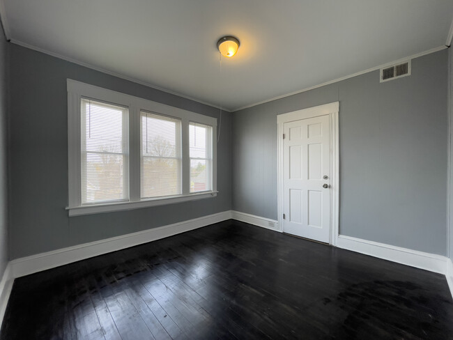 Living Room - 367 Bishop Ave