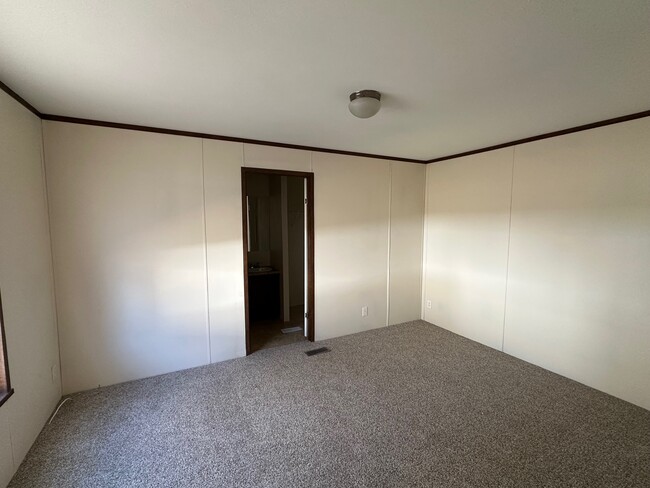 Building Photo - 104 Bejac Cir Dr