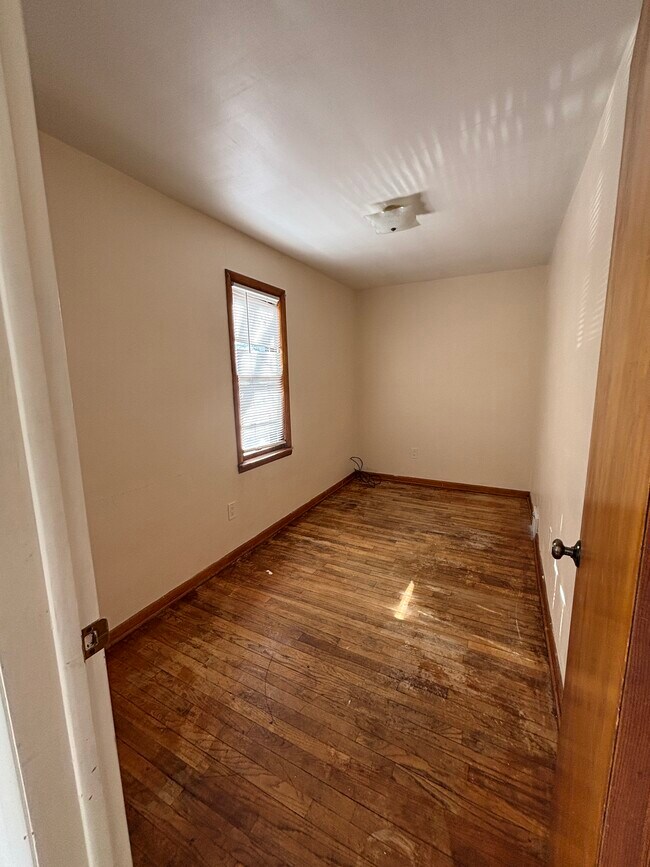 Foto del edificio - 162 Seminary Ave