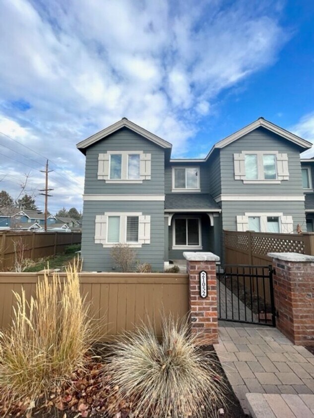 Foto principal - Beautiful home in NE Bend!
