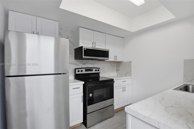 Foto del edificio - 28 NW 170th St