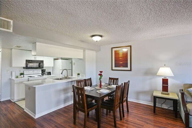 Building Photo - 2747 N Poinciana Blvd