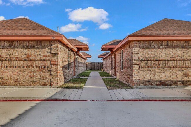 front of property - 706 Thompson Rd
