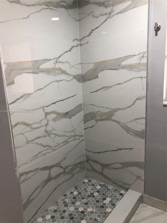 Foto del edificio - 6660 Johnson St